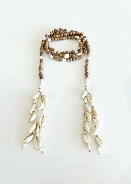 Collar madera y caracolas