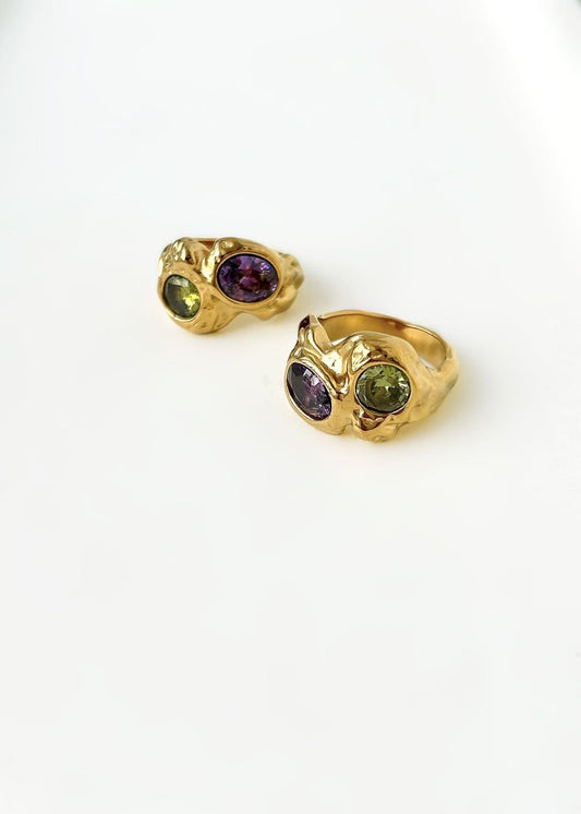 Anillo martelé con circonitas