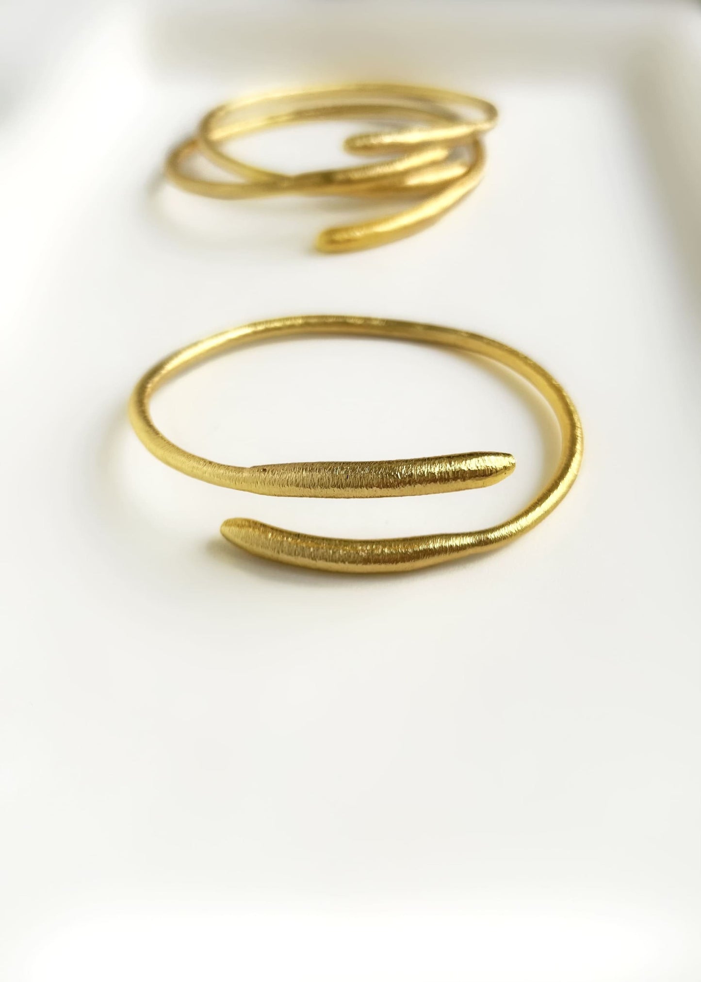 Pulsera cruzada dorada