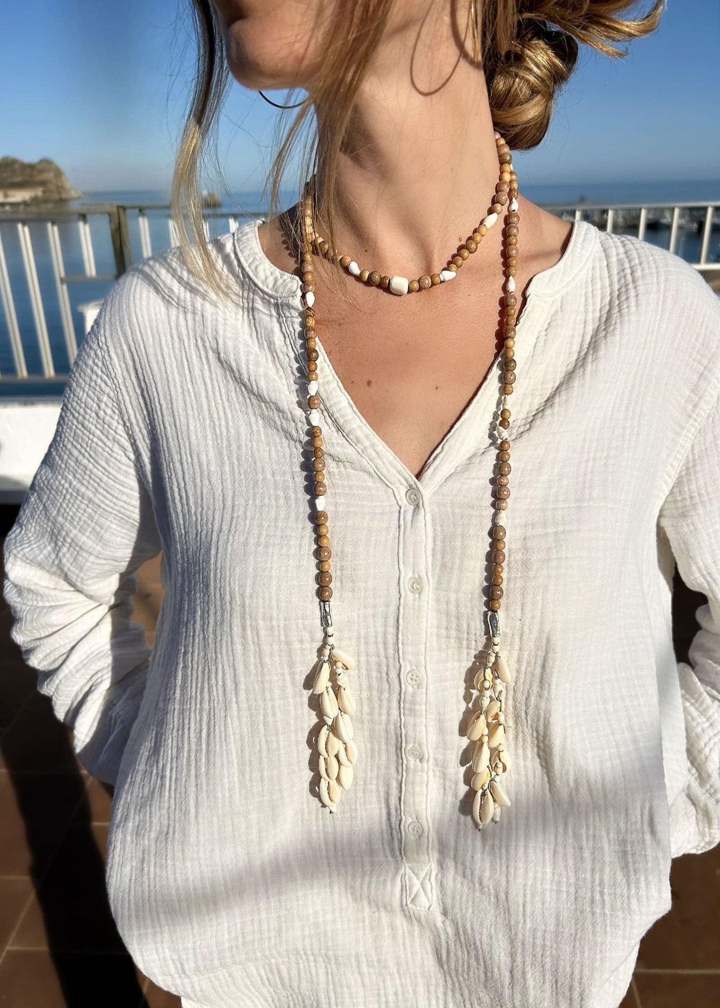 Collar madera y caracolas