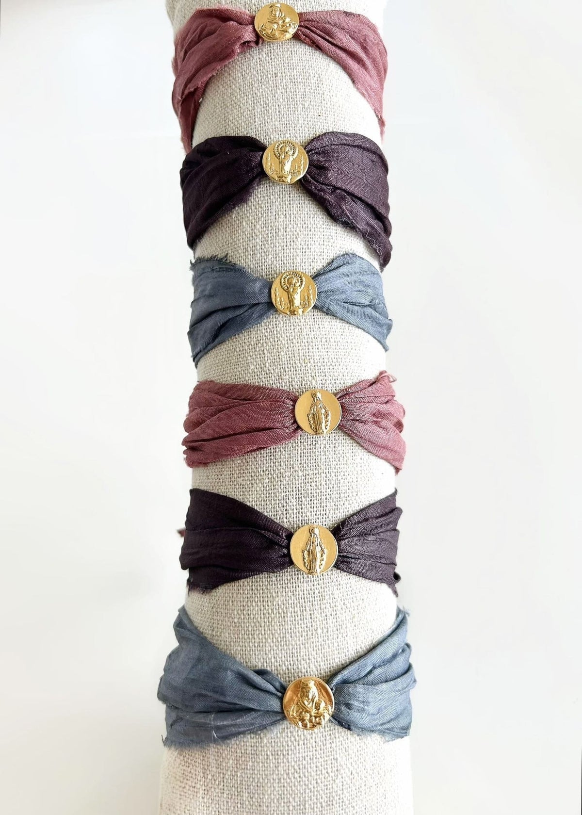 Pulsera seda Virgen de Covadonga