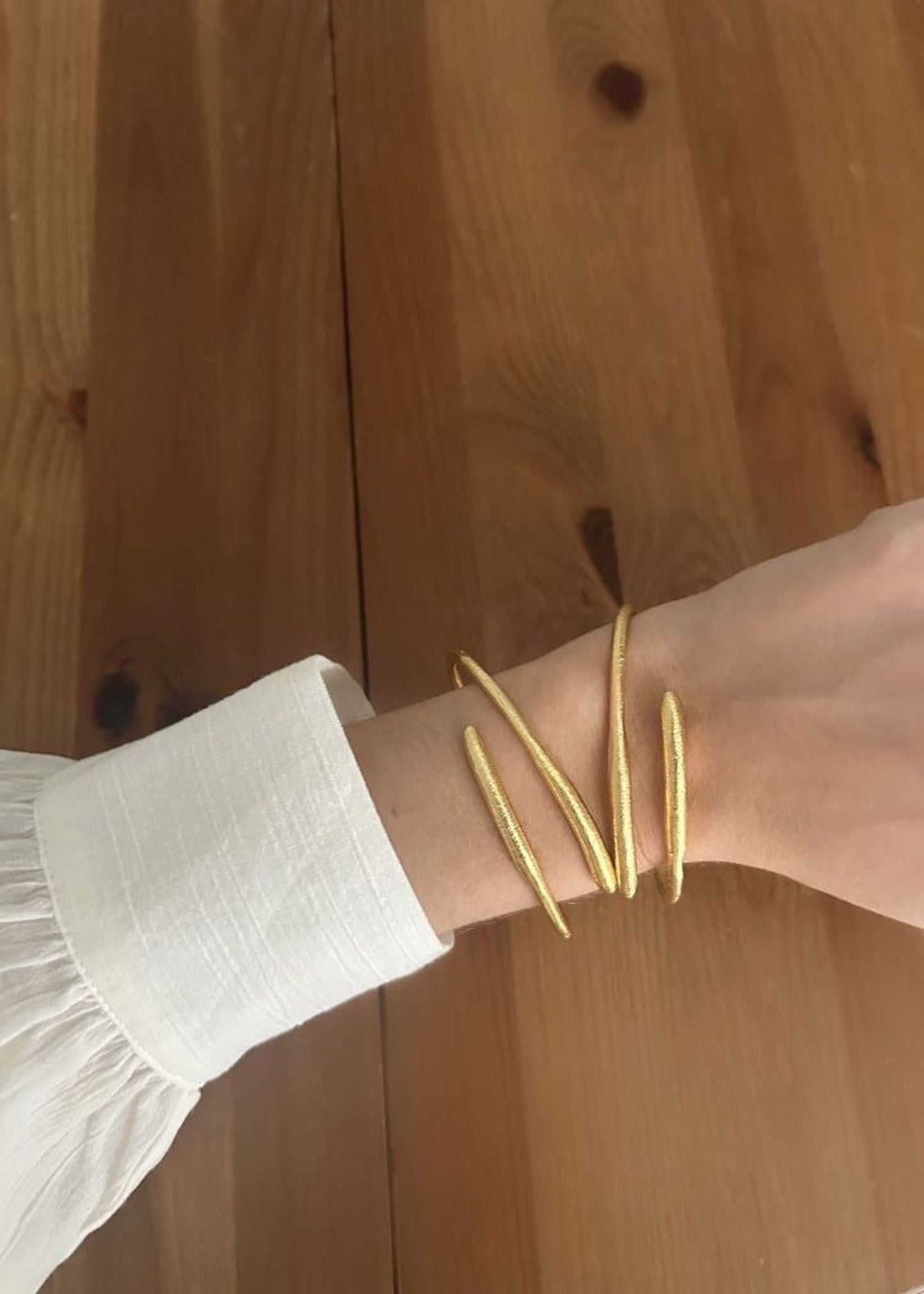 Pulsera cruzada dorada