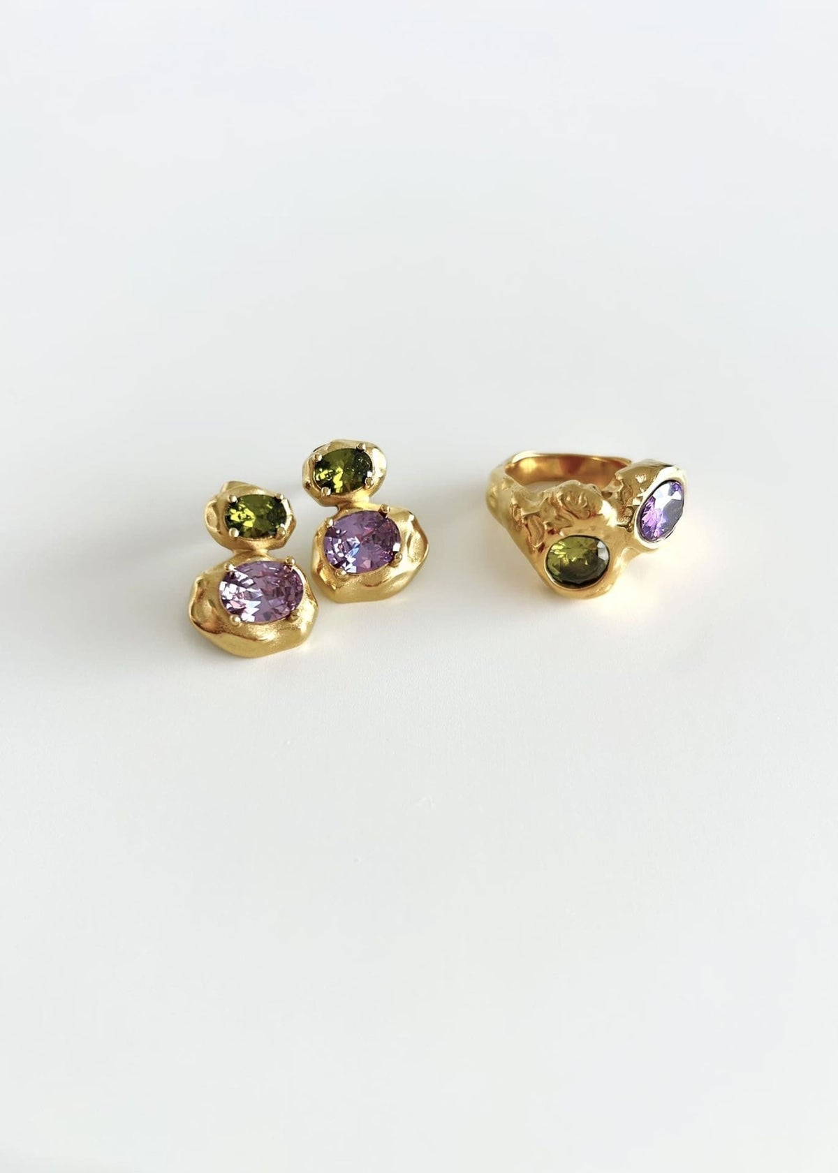Pendientes martelé con circonitas